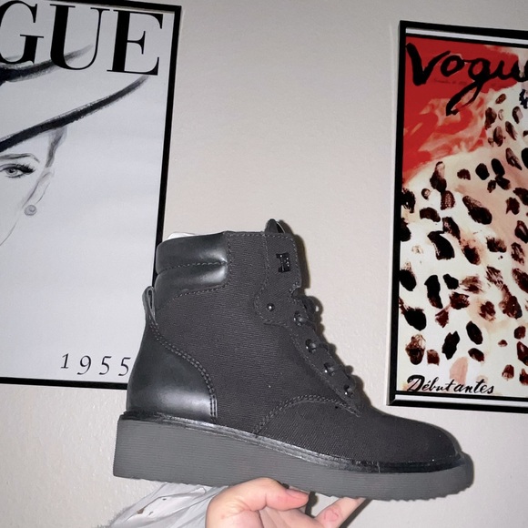 New with tags / never worn before Michael Kors boots - Picture 1 of 4